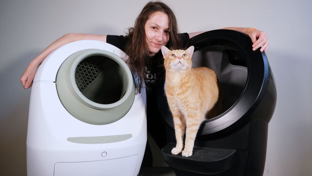 Leo's Loo Too e Litter-Robot 4 lado a lado